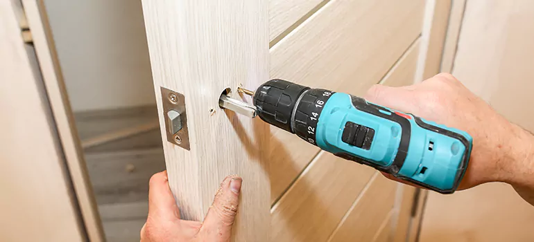 Old Door Knob Repair in Oakland Park, FL